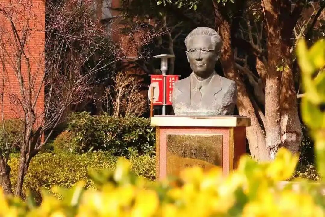 “与人民同生”——他的名字，也是他一生的写照