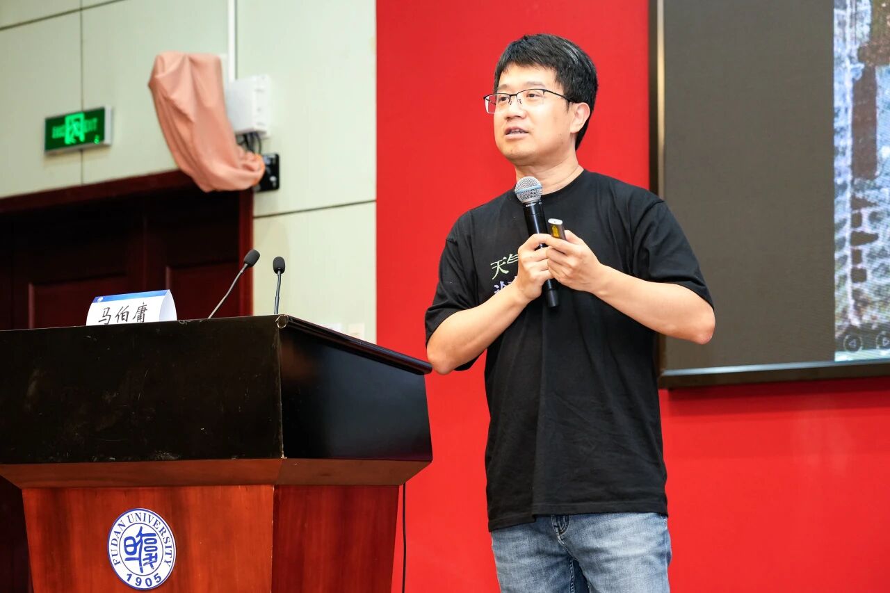 马伯庸复旦开讲:在历史与未来间寻找文学的答案